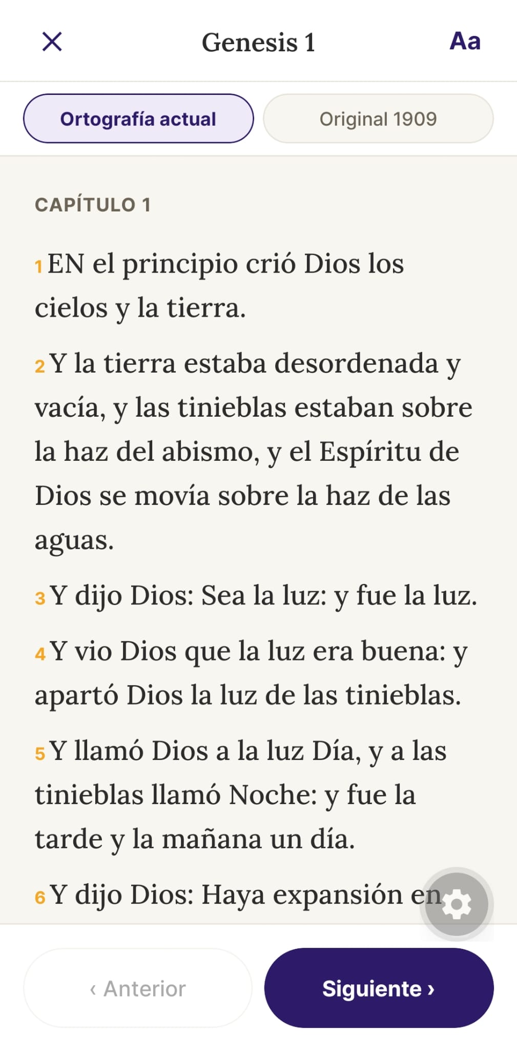 Lector de la Biblia mostrando Génesis 1 con el selector de versión.